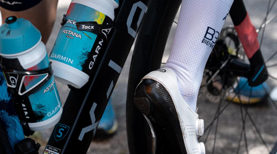 photo d'un pied de cycliste sur la pédale 