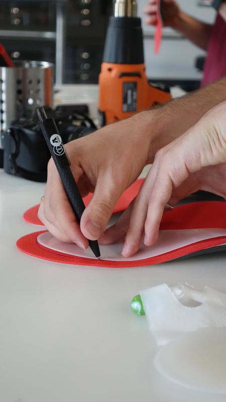 Marking of insole before cutting